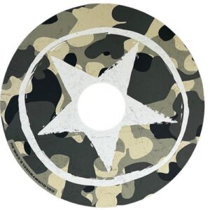 Front view of a camouflage star wheel cover from the CMW Collection fitted on a car tyre